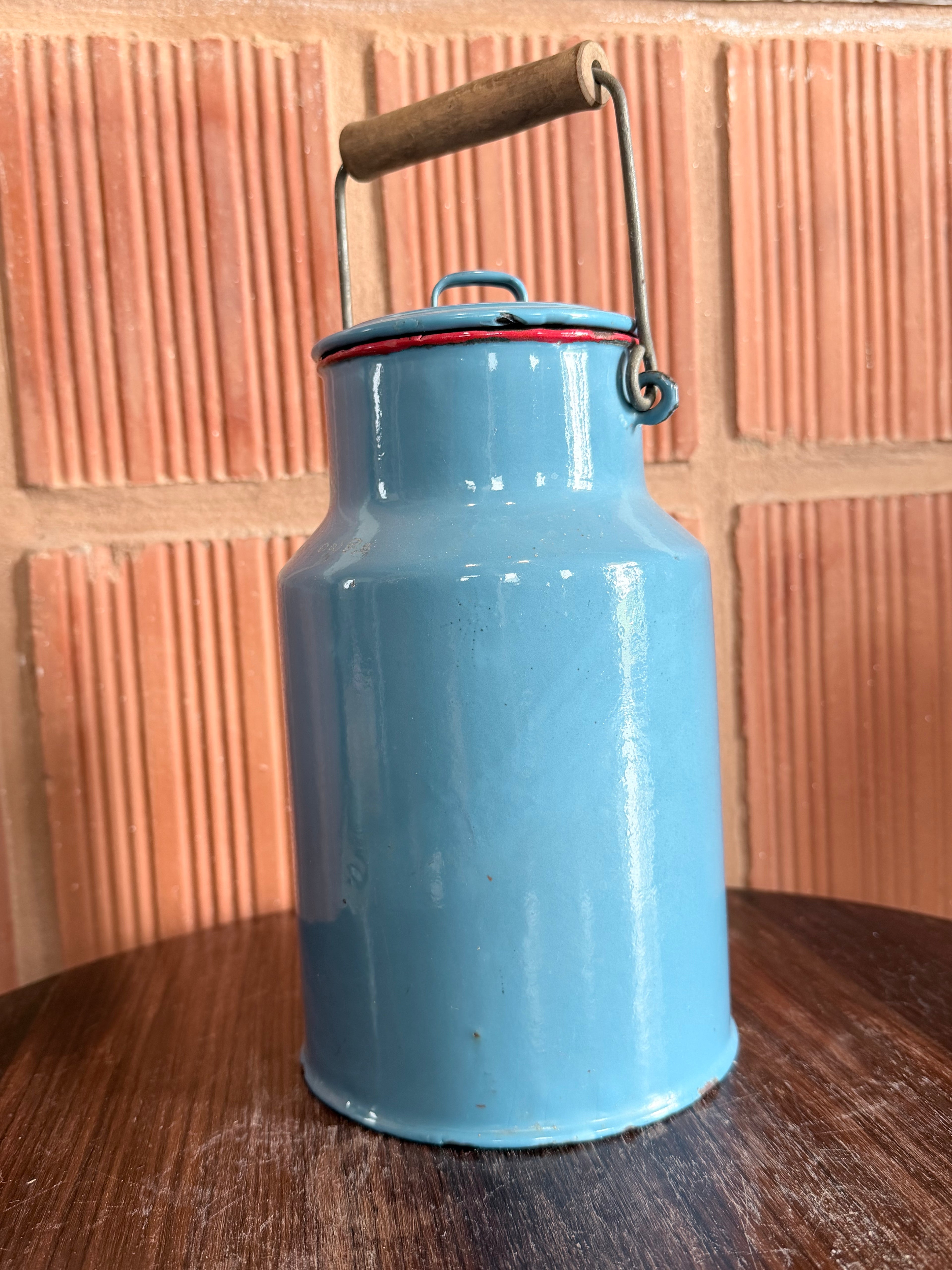 Antique Enamel Milk Can with Wooden Handle – Chettinad Heritage Vessel | Hand-Carried Utility Container with Family Engraving
