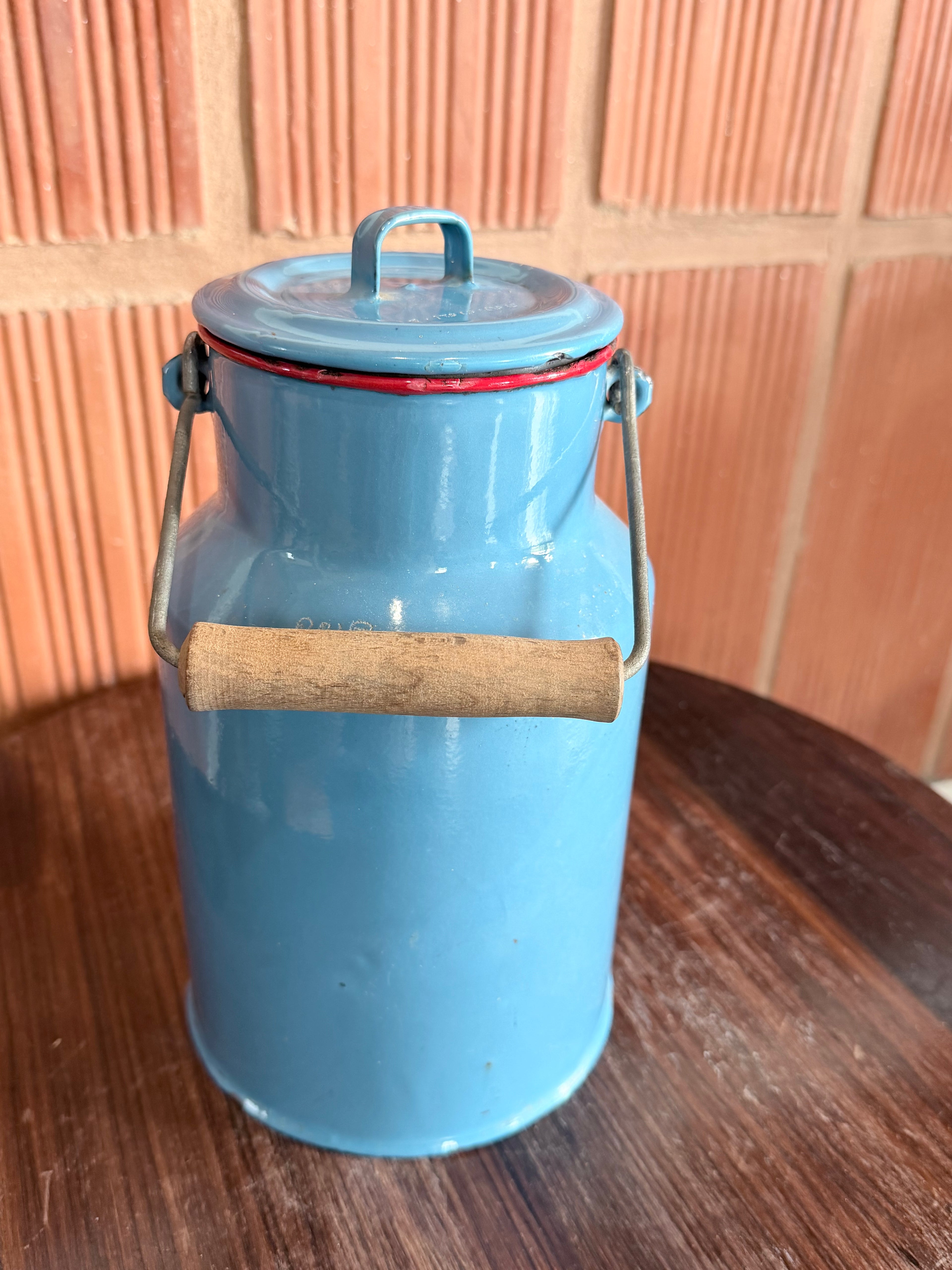 Antique Enamel Milk Can with Wooden Handle – Chettinad Heritage Vessel | Hand-Carried Utility Container with Family Engraving
