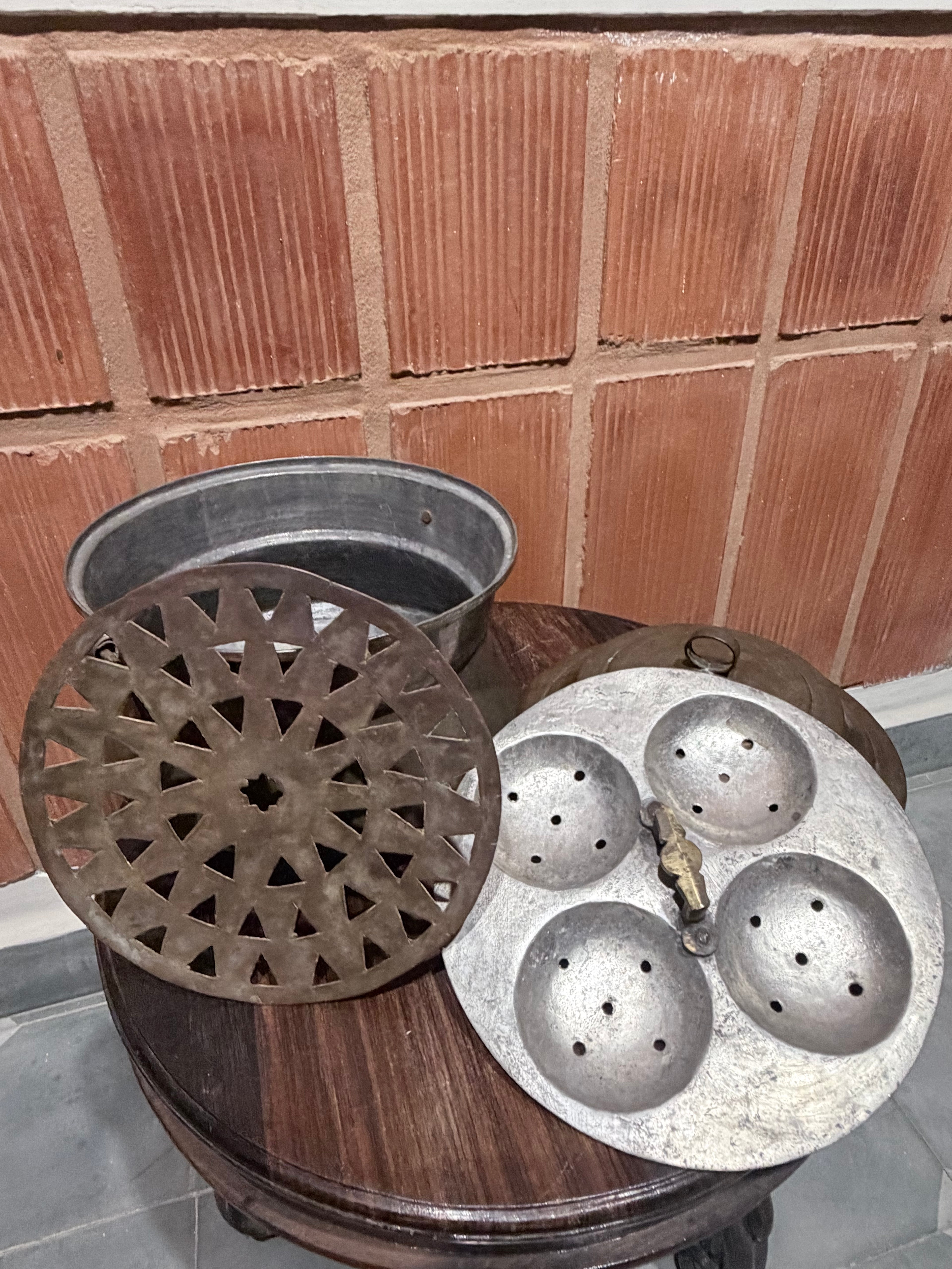 Antique Brass Idli & Idiappam Steamer Pot – Traditional South Indian Handcrafted Cooker with 2 Inserts (Idiappam Plate & 4 Idli Mould) | Tin Coated