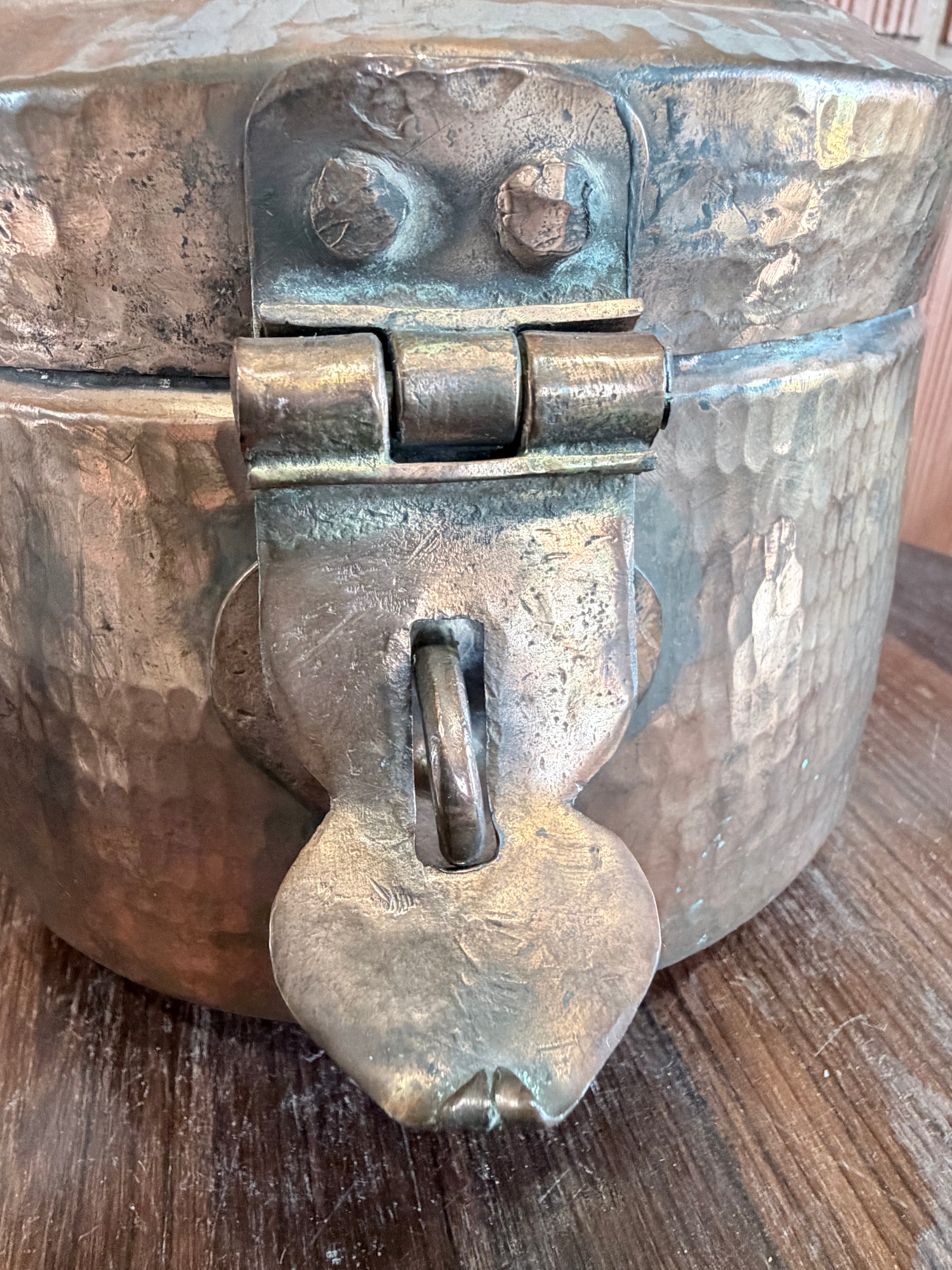 Antique Hand-Hammered Copper Round Storage Box with Lid & Latch – Rustic Heritage Utility Container